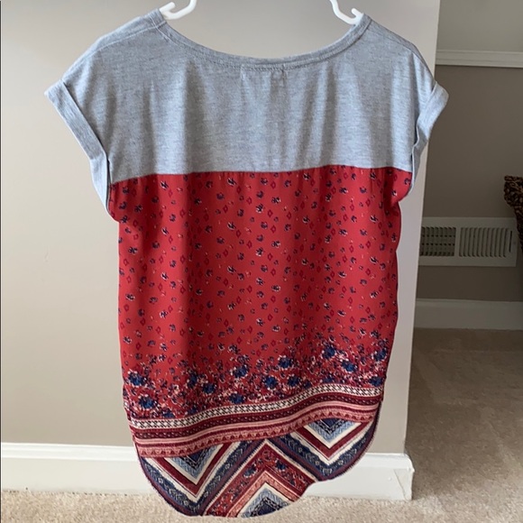 2 patterned blouses - Picture 2 of 4